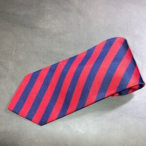 Brooks Brothers Red and Navy Diagonal Striped Men's Tie